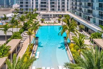 Rooftop landscaped sundeck